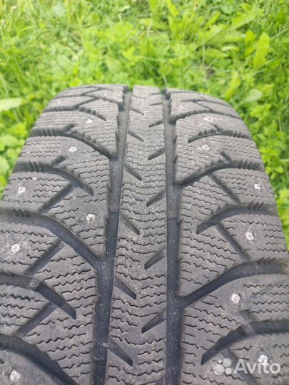 Bridgestone Ice Cruiser 7000S 215/65 R16 98T