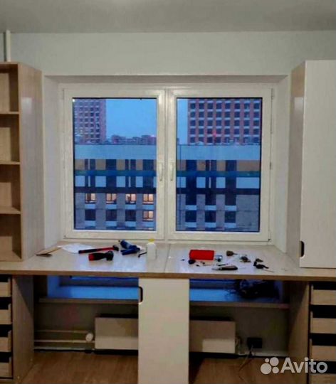 Рабочая зона в углу у окна