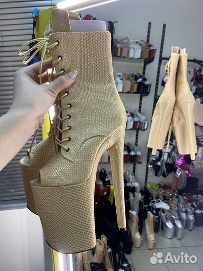 Бежевые стрипы четверки новые 37