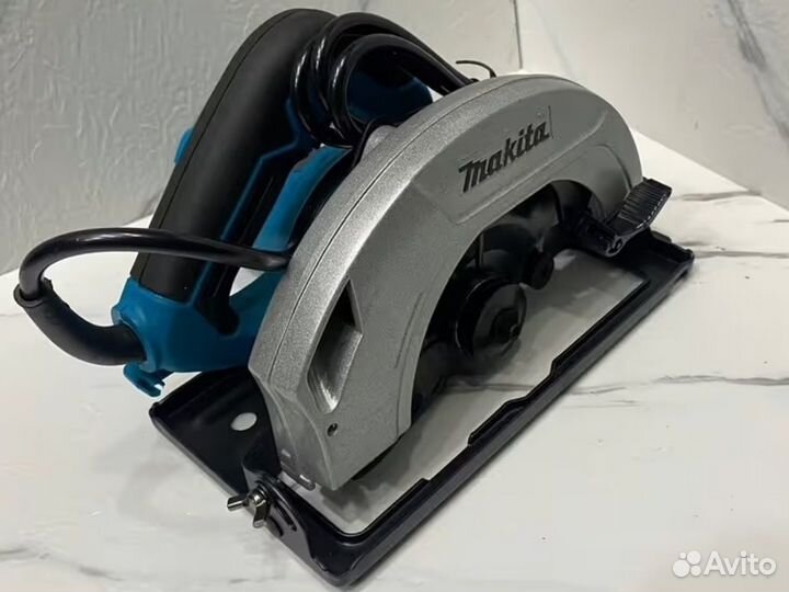 Циркулярная пила Makita сетевая