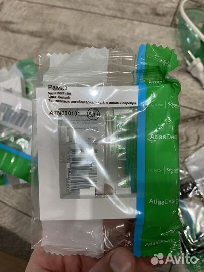 Рамки и выводы Schneider Electric