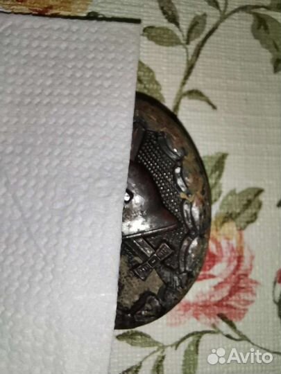 Старинный значок