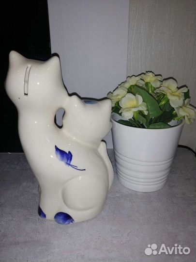 Декоративная статуэтка