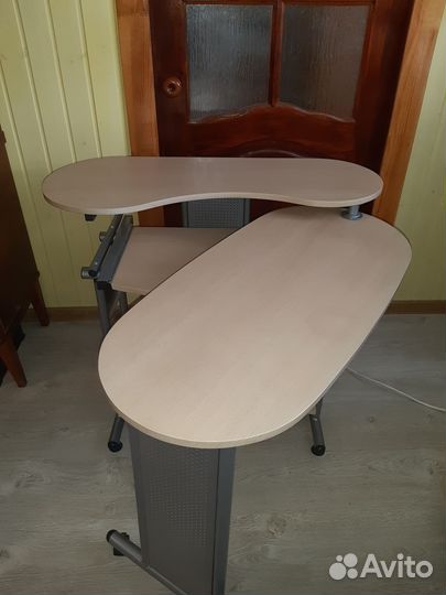 Компьютерный столик с колесами бу