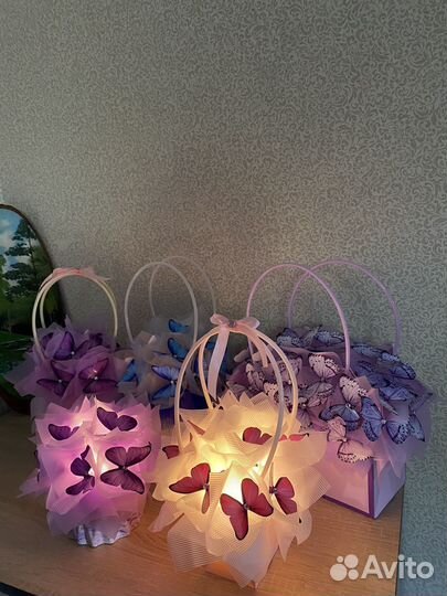 Букет из бабочек в корзинке в наличии