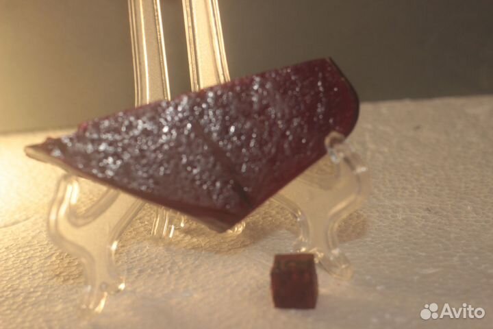 Синтетический камень рубин-гранат 81 гр.ссср