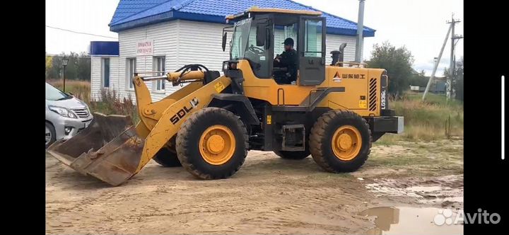 Фронтальный погрузчик