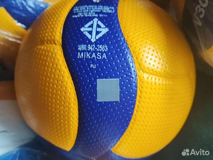 Волейбольный мяч mikasa V300W