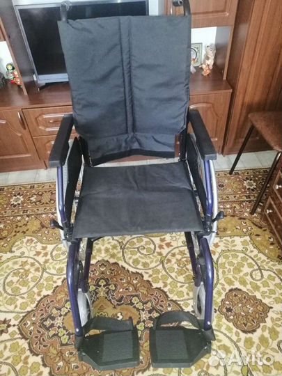 Кресло для инвалидов и т. д