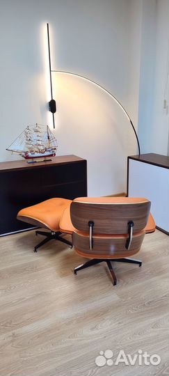 Eames chair в уникальном апельсиновом цвете