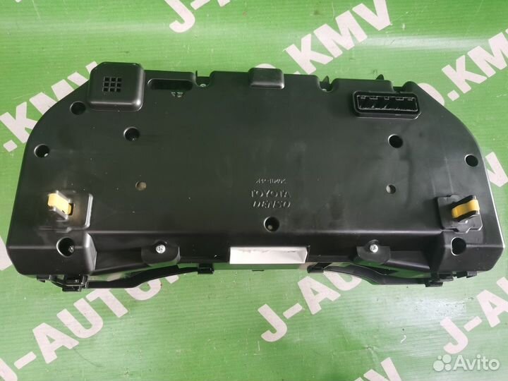 Панель приборов Toyota Avensis