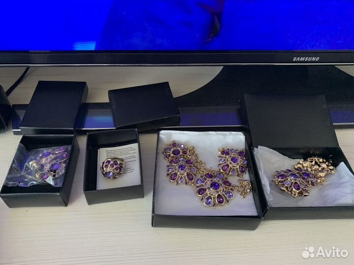 Ювелирная бижутерия, очень красивая, фиолетовых от