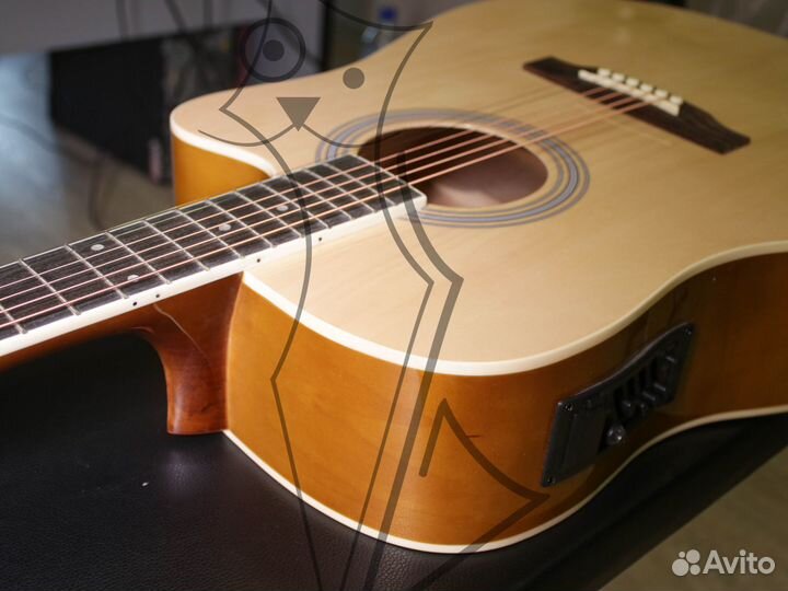 Электроакустическая гитара