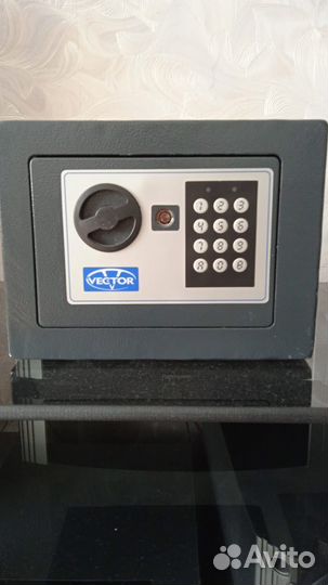 Сейф металлический