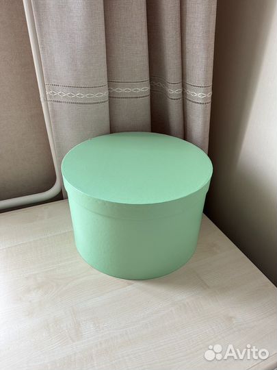 Подарочная коробка