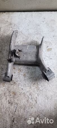 Рычаг задний нижний левый 33321093723