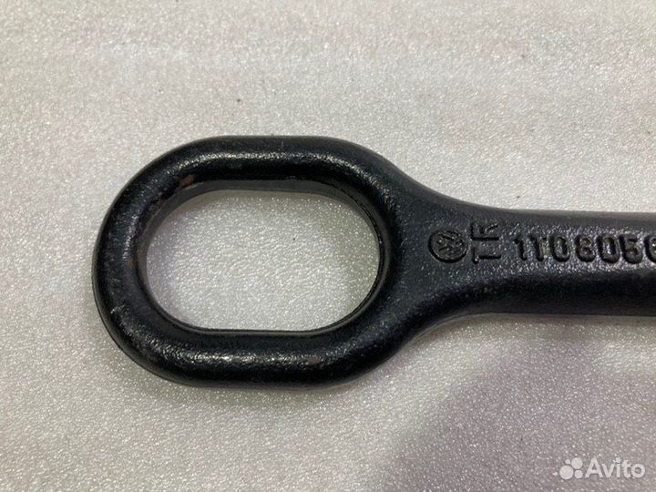 Крюк буксировочный Skoda Superb седан cdaa 2010