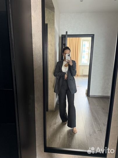 Новый брючный костюм S