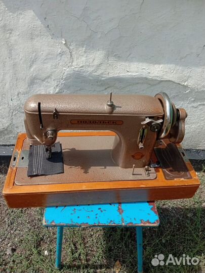 Швейная машинка Подольск 100
