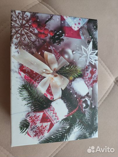 Коробка подарочная новогодняя
