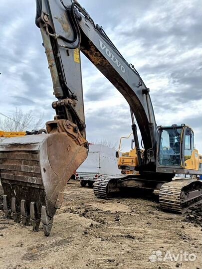 Гусеничный экскаватор Volvo EC300DL, 2013