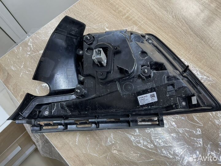 Фонарь задний левый внешний Volvo S90