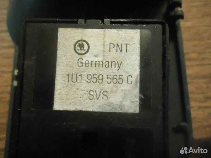 1U1959565C регулировка зеркал Skoda Octavia I