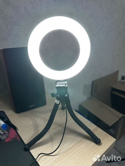 Продаю Led кольцевую лампу с подставкой