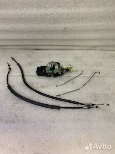 Замок левой двери Dodge Challenger Hellcat