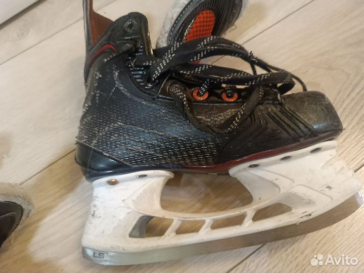 Коньки хоккейные Bauer vapor x700