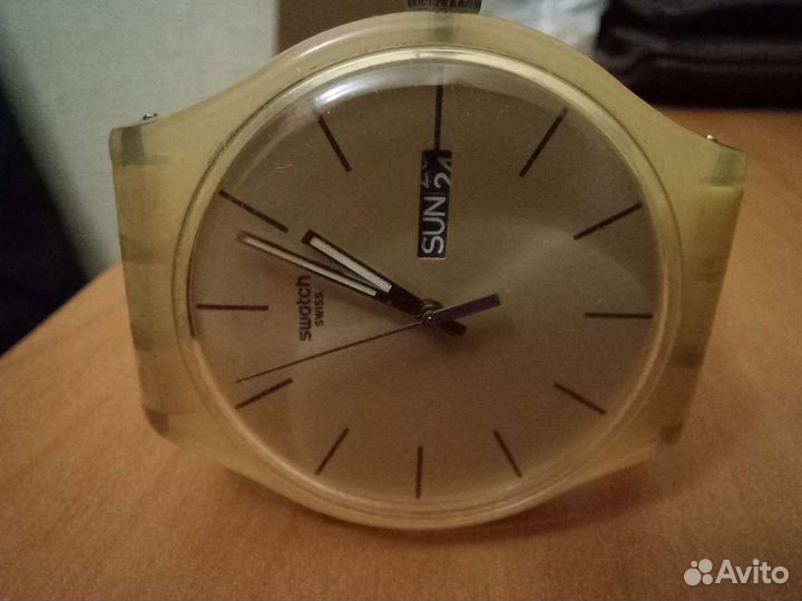 Часы Swatch бежевые