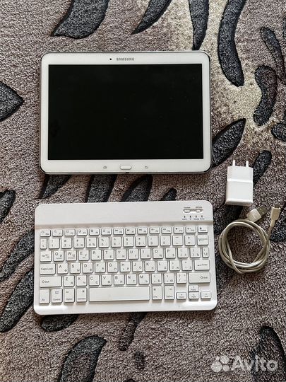 Продам Tablet Samsung Galaxy Tab 4 + клавиатура