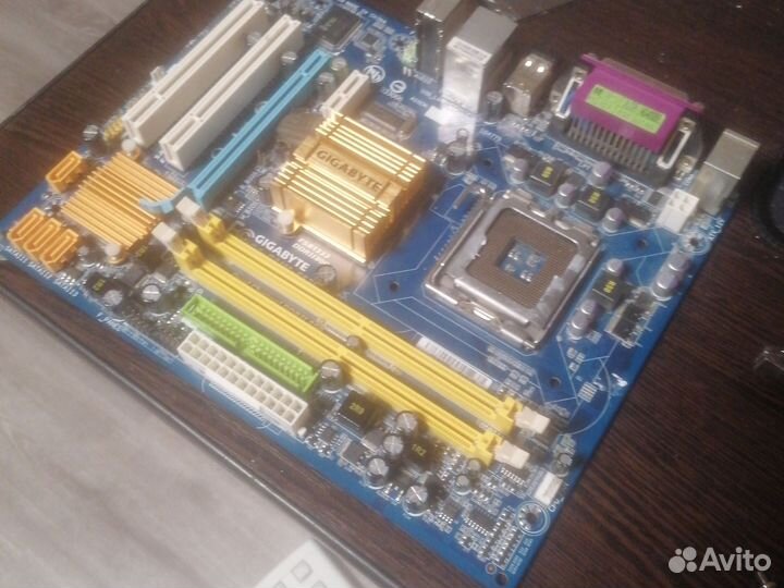 Материнская плата 775