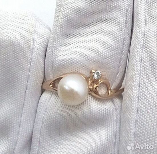 Кольцо с синтетическим камнем Золото