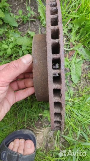 Рулевая рейка и тормозные диски на Тойота Королла