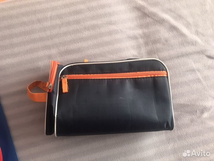 Косметичка для бассейна, пяльца, папка с файлами