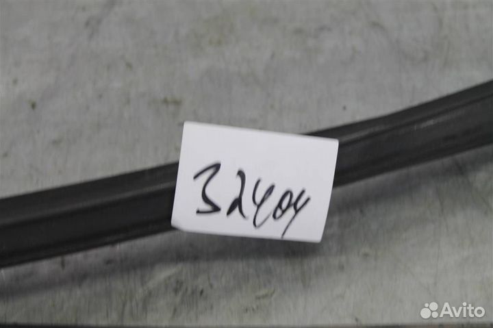 Уплотнитель стекла двери задней правой Nissan Sen