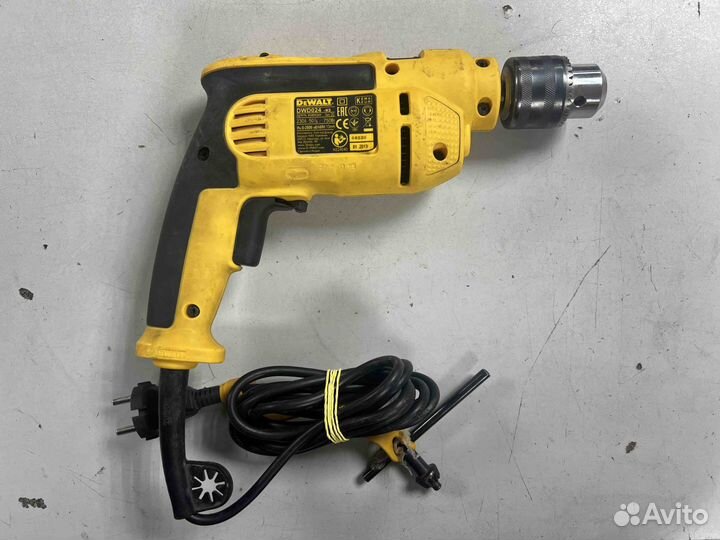 Ударная дрель DeWalt DWD024