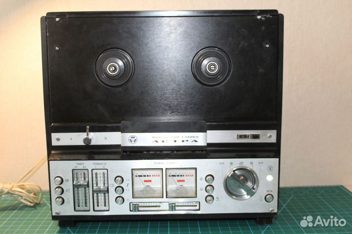 Катушечный магнитофон 