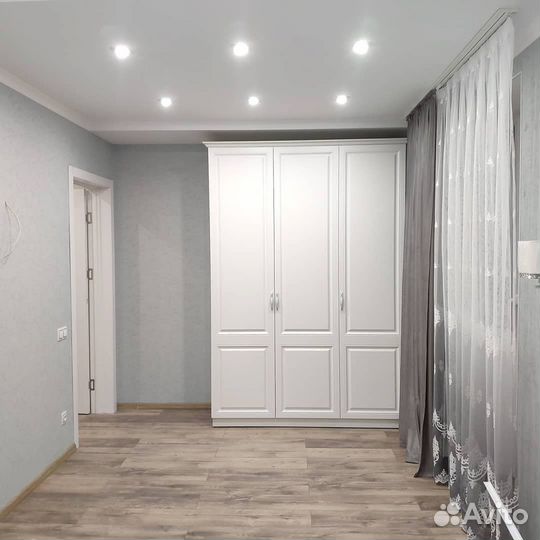 Шкаф по индивидуальным проектам высокий