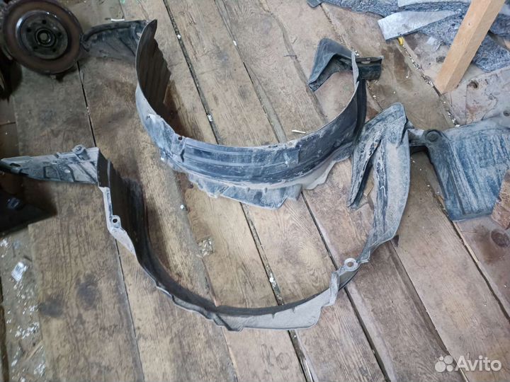 Подкрылок передний левый Ниссан альмера классик
