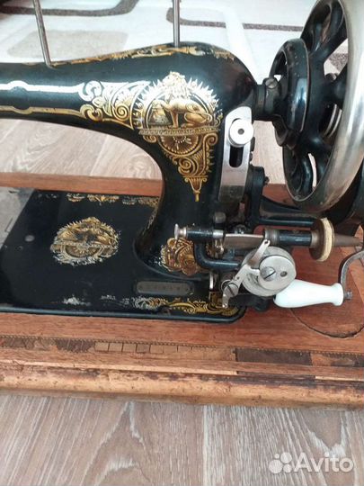 Старинная швейная машина Singer