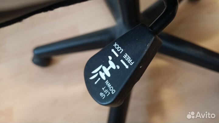 Компьютерное офисное кресло