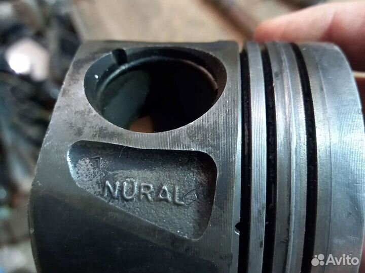 Поршень Mercedes двигатель ом642