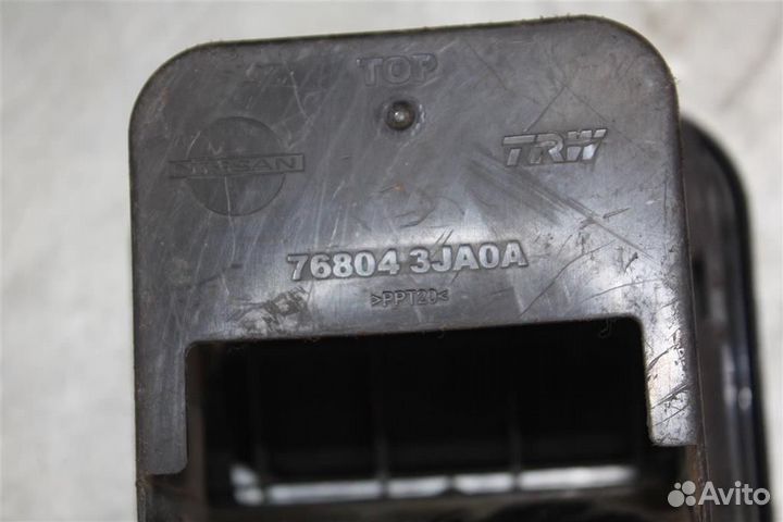 Решетка вентиляционная правая Nissan Pathfinder R