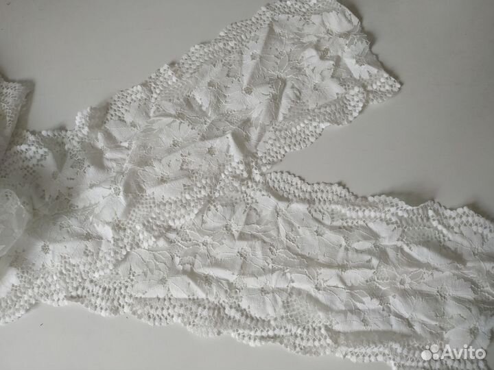 Отрез ткани кружево