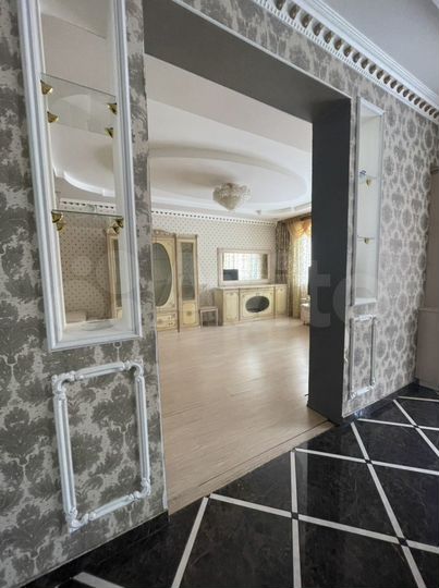 5-к. квартира, 300 м², 1/3 эт.