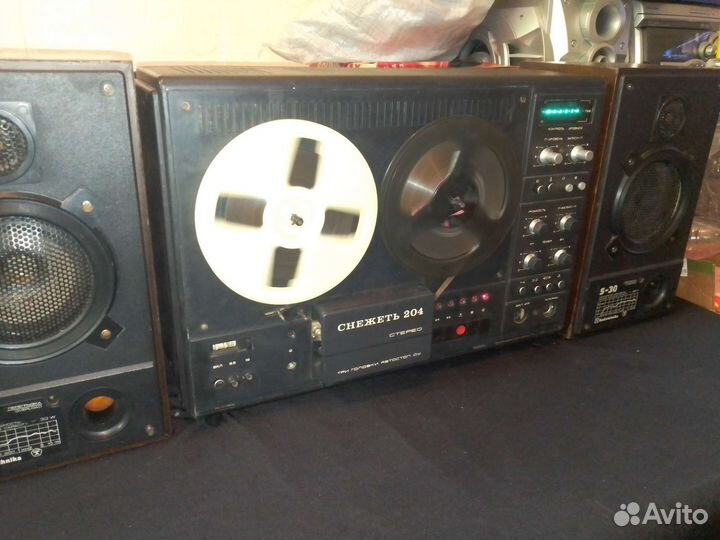 Катушечный магнитофон Снежеть 204. 1984г