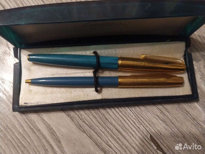 Авторучки перо и шариковая