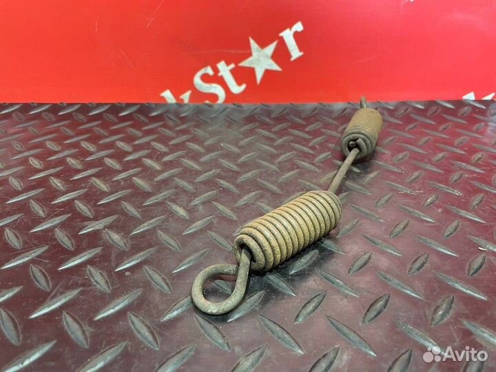 Возвратная пружина тормозных колодок